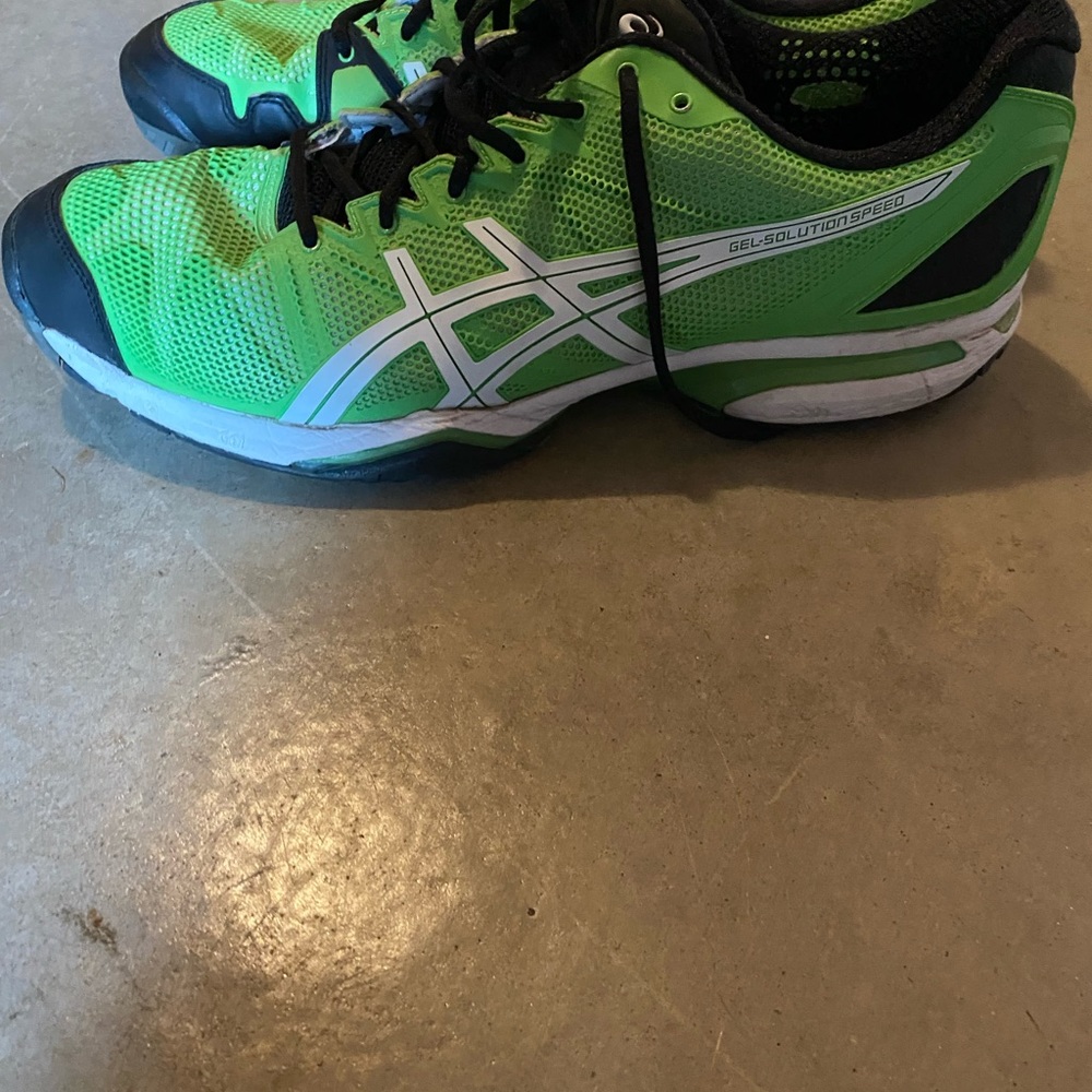 Men’s Tennis shoes. Size 13